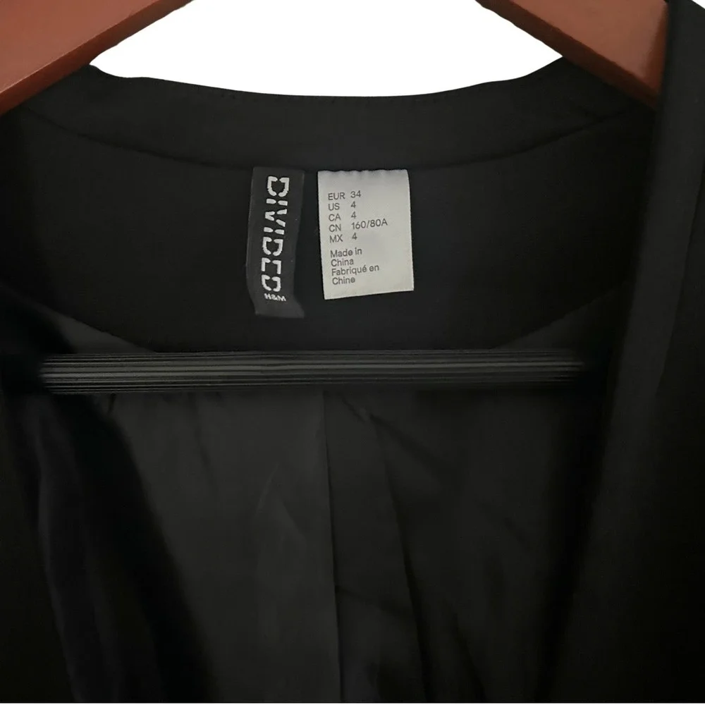H&M Divided Cropped Blazer Jacket Womens Size 4 Black Open Front Zipper